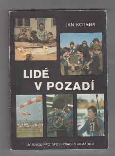 Lidé v pozadí