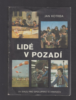 Lidé v pozadí