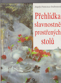 Přehlídka slavnostně prostřených stolů