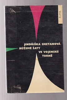 Růžové šaty ve vojenské torně